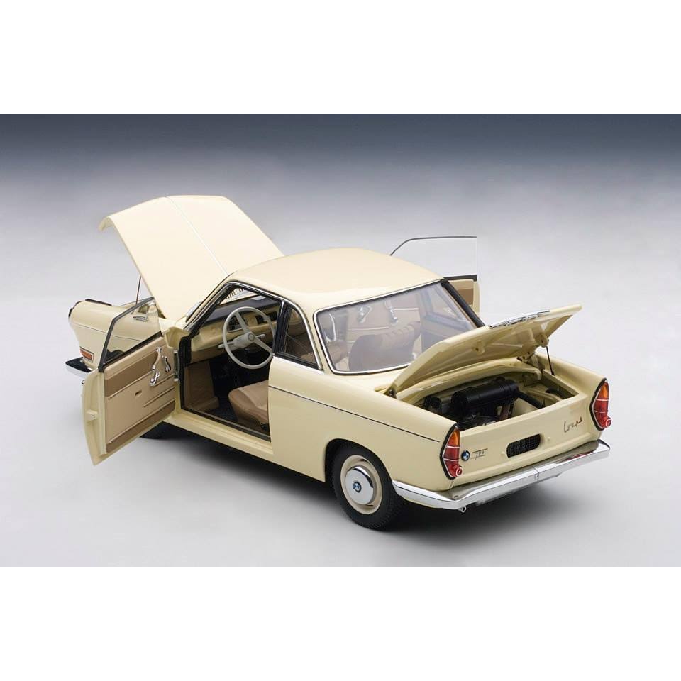 Cream 1/18 Diecast Car Model T292