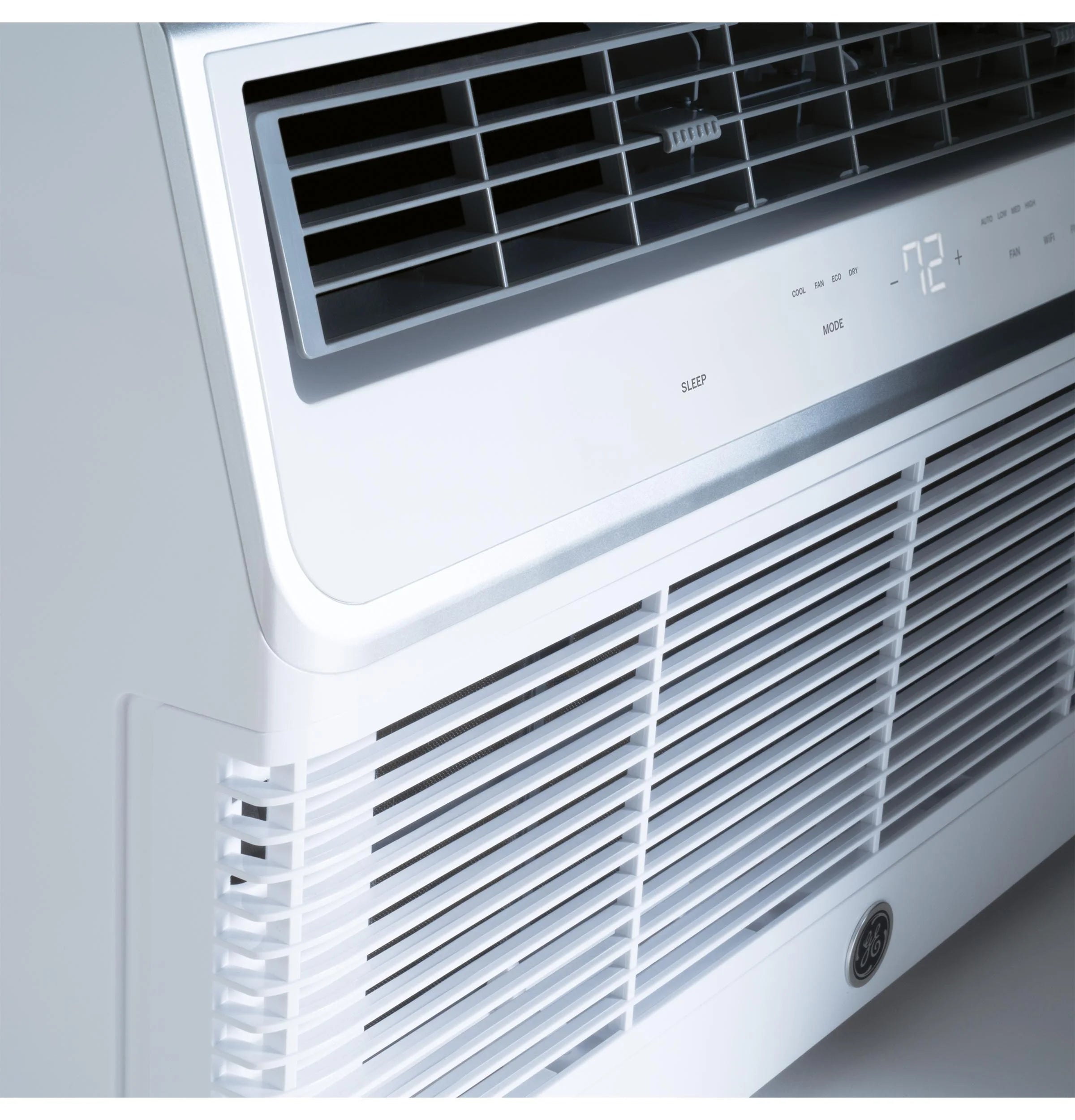 White Wallfit Air Conditioner Z4828