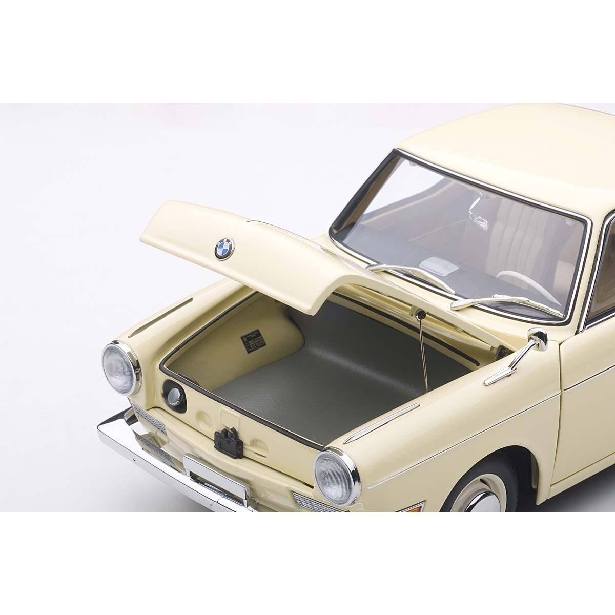 Cream 1/18 Diecast Car Model T292