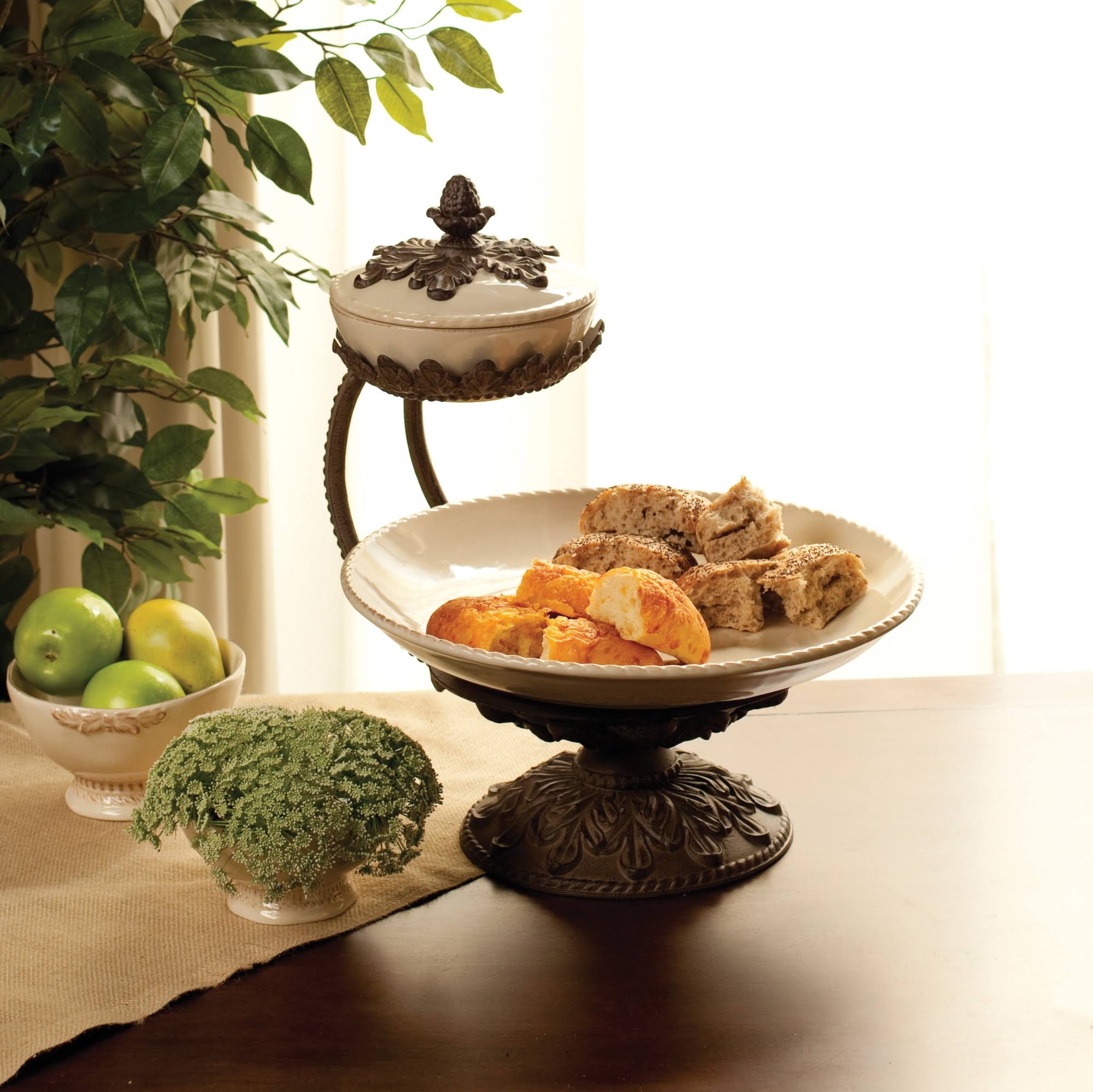 Acanthus Chip and Dip Server L8159