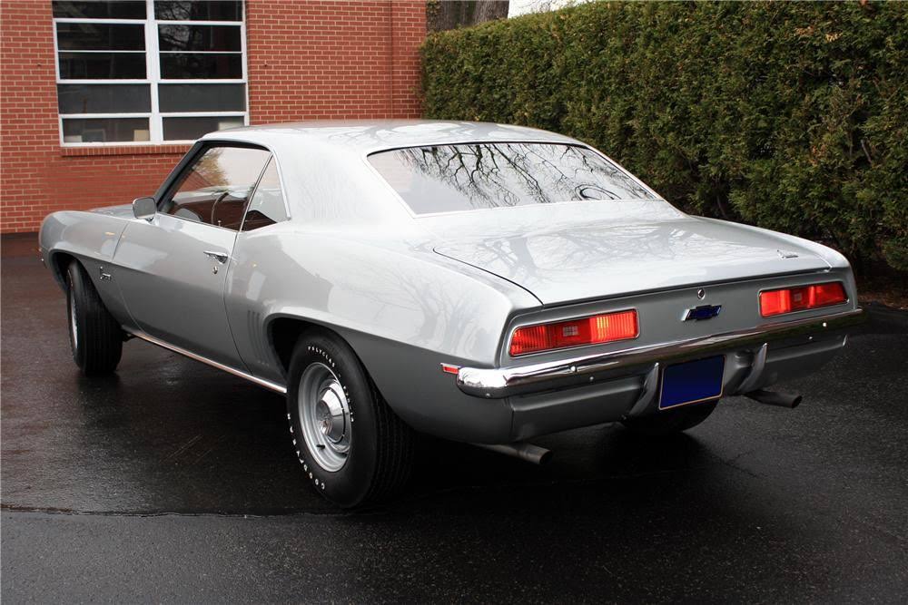 1969 Chevrolet Camaro ZL1 Coupe Silver 1/18 Diecast Model Car H14099